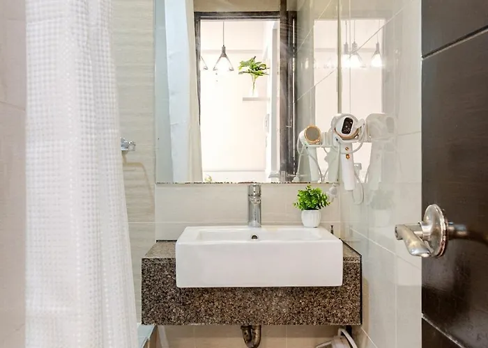 Apartment White Blooming Free Use Of New Town Airport Pick-up And Drop-off Reservation Service *