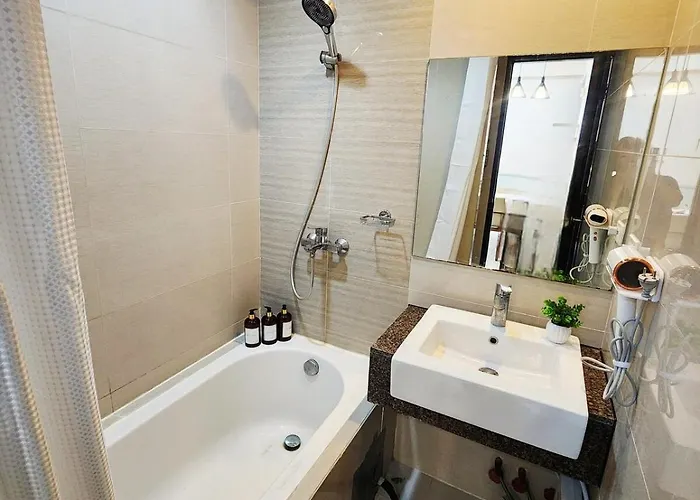 White Blooming Free Use Of New Town Airport Pick-up And Drop-off Reservation Service Apartment Lapu-Lapu City